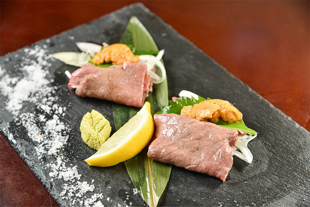 博多和牛の炙りウニ巻き